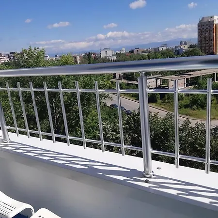 Maryne Studio с паркомясто Apartamento