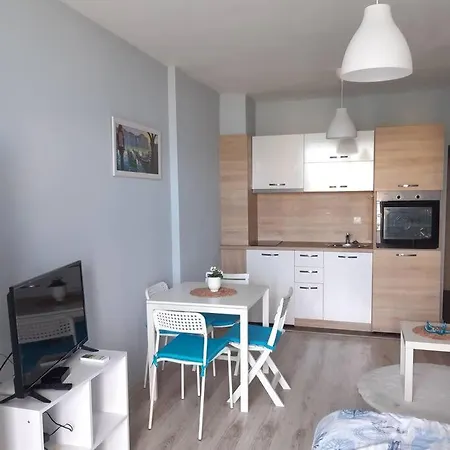 Maryne Studio с паркомясто Apartment